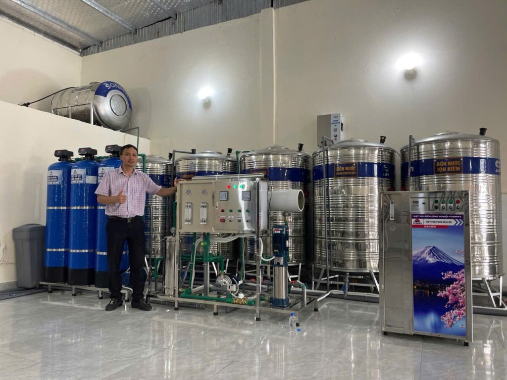 Dây chuyền lọc nước RO công nghiệp công suất lớn lắp đặt tại nhà máy